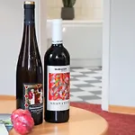 Weinstrasse No 8 