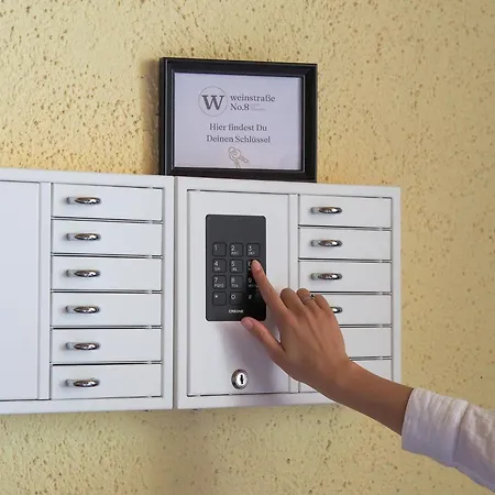 Weinstrasse No 8 