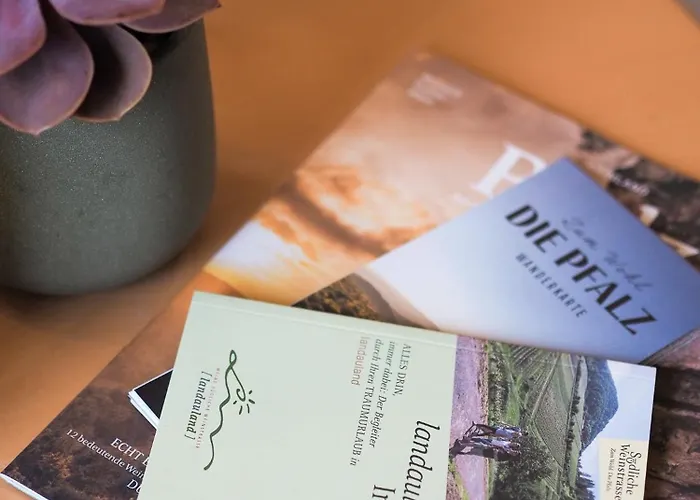 מלון דירות Weinstrasse No 8 